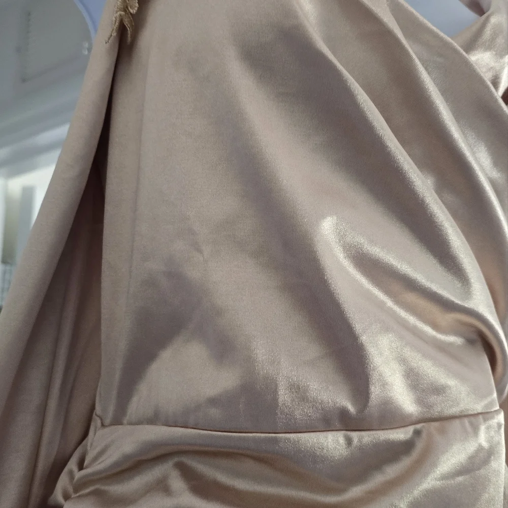 NWT VaVaBold Appliques Detail Cold Shoulder Ruched Side Dress Satin - Picture 10 of 11